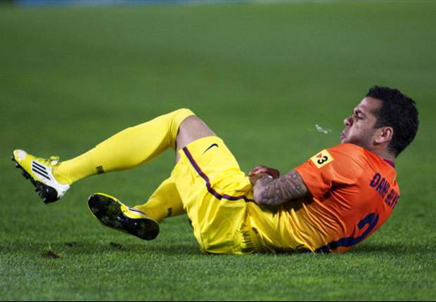 Dani Alves sustains pulled hamstring