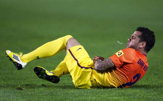 Dani Alves Alami Cedera Hamstring