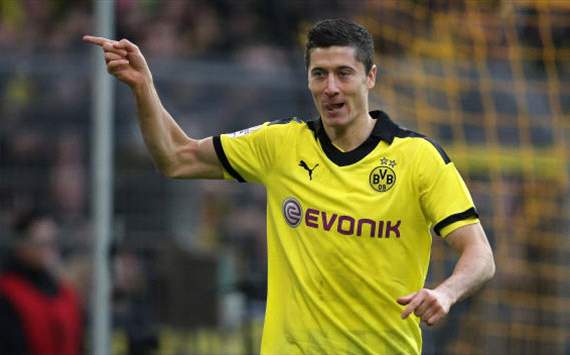 Dortmunds Lewandowski feiert Treffer gegen FÃ¼rth