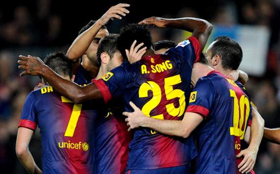 Alex Song, David Villa y Lionel Messi, en el Barcelona-Zaragoza, por la Liga BBVA