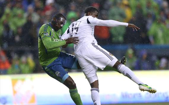 Edson Buddle, Jhon Kennedy Hurtado; Los Angeles Galaxy v Seattle Sounders