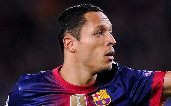 Adriano se entrena al margen en la sesión de recuperación del Barcelona
