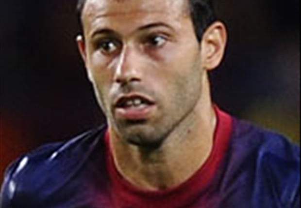 Mascherano lovend over Málaga