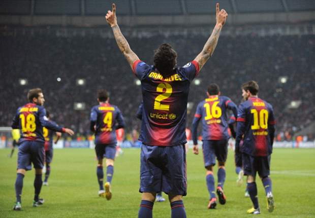 Dani Alves praises Barcelona defence