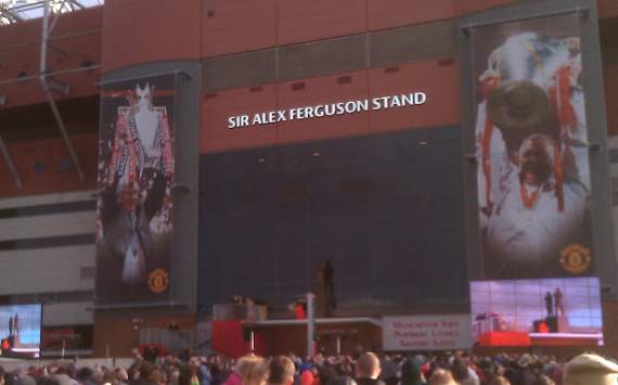 Word on the Tweet: Sir Alex Ferguson praised as statue is unveiled outside Old Trafford