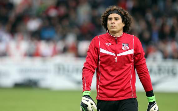 Guillermo Ochoa suena para llegar al Liverpool