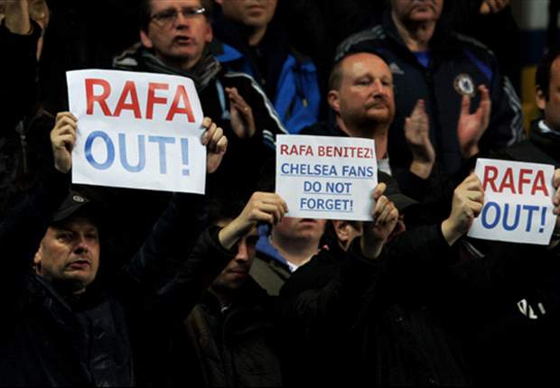 Cech urges Chelsea fans to give Benitez a chance