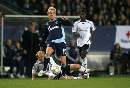 Der Schalker Ivan Rakitic macht Dampf gegen Trondheim (firo)