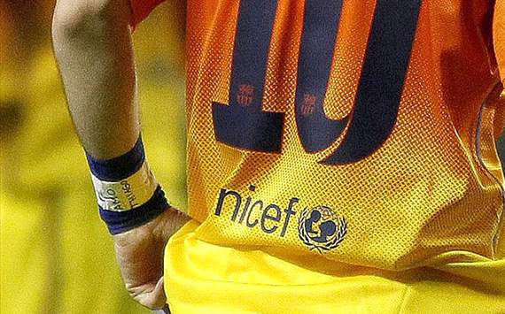 Lionel Messi (Levante- Barcelona)- (Te amo Thiago en su munequera)