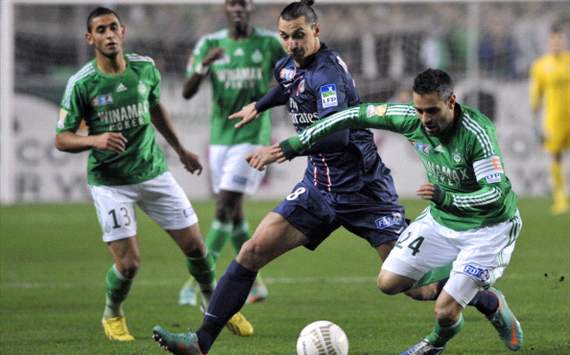 Zlatan Ibrahimovic,  Loic Perrin - PSG v Saint-Etienne