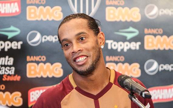 AMR - Ronaldinho admire Messi