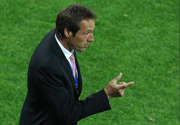 Chivas fires John Van't Schip, hires Benjamin Galindo
