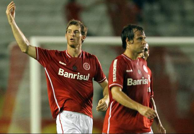 Mario Bolatti tiene un pie en Racing