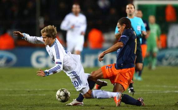 Daniel Congre of Montpellier (R) challenges Teemu Pukki