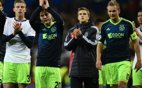Fans Berulah, UEFA Denda Ajax