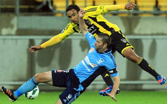 Terry McFlynn - Sydney FC - Paul Ifill - Wellington Phoenix