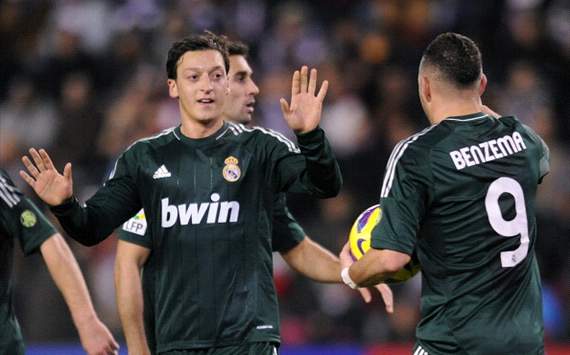 Ozil, Benzema - Valladolid v Real Madrid