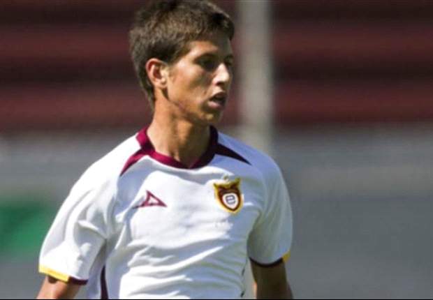 Damm completes Manchester United trial & returns to Estudiantes Tecos