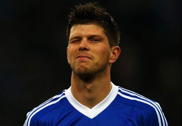 Huntelaar signs new Schalke deal