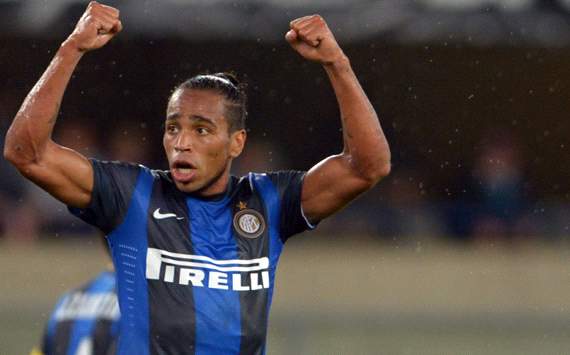 Alvaro Pereira masih ingin bertahan di Inter