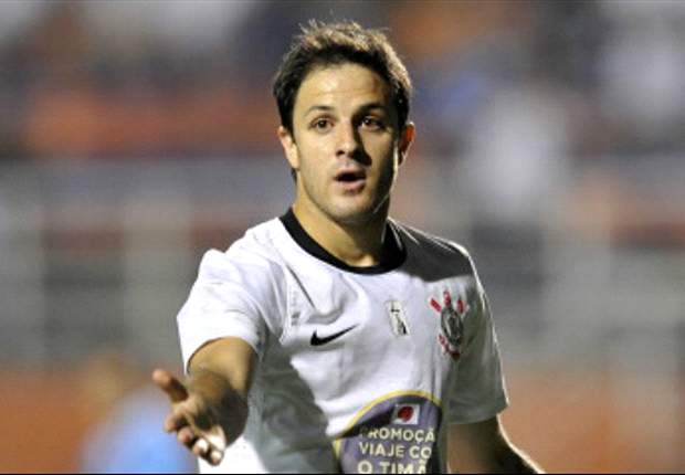 Corinthians afirma que Martinez não sai por empréstimo