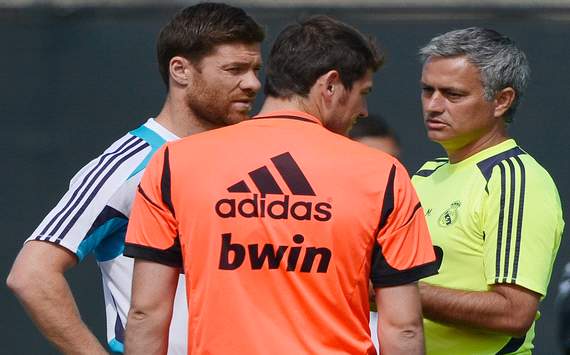 Iker Casillas Xabi Alonso Jose Mourinho