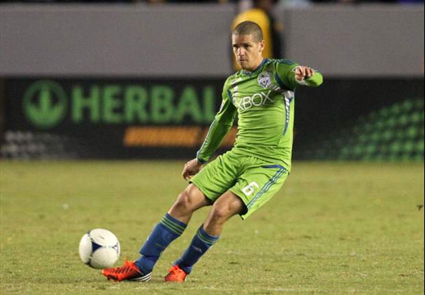 Sounders midfielder Alonso training at West Ham
