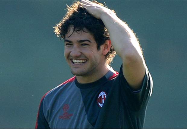 Pato al Corinthians, spunta una data per la chiusura dell'affare: è il 3 gennaio. Il Milan ci conta, mentre Robinho pare sempre più avviato verso il Santos...