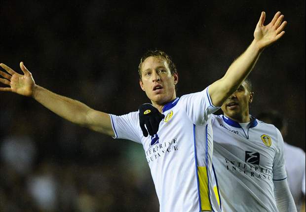 Leeds striker Becchio hands in transfer request