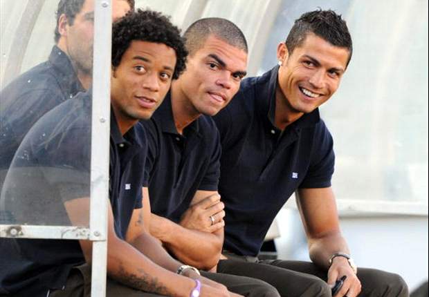 Evra diz que Cristiano Ronaldo só conquistará a Bola de Ouro quando voltar ao United