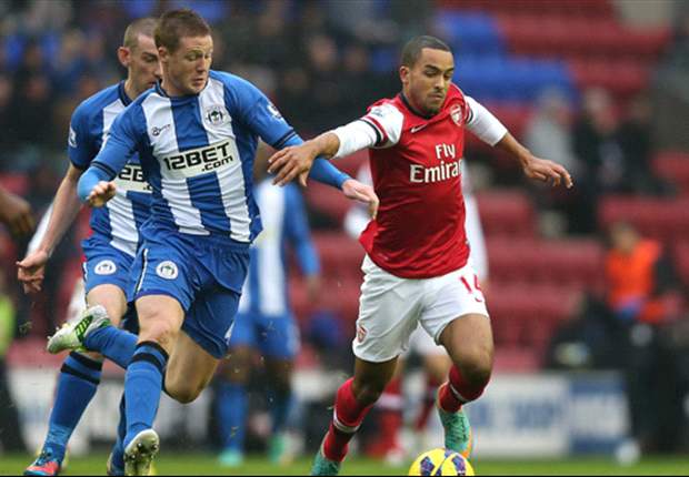 Walcott taking advice from Henry about striker role, reveals Wenger