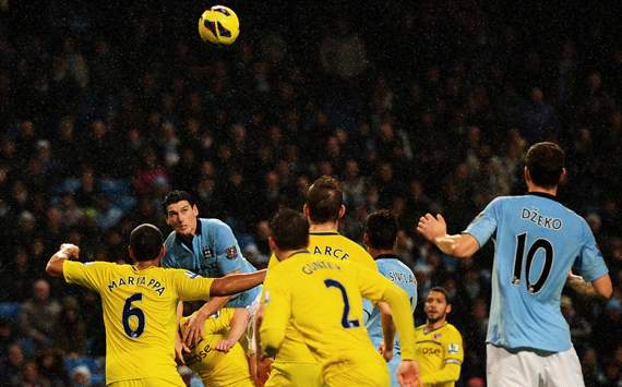 EPL, Manchester City v Reading, Gareth Barry