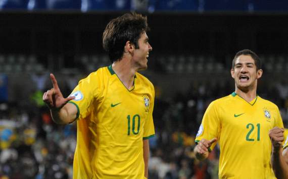 Paulinho forced out of Brazil squad