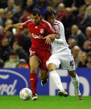 Champions League : Javier Mascherano - Matias Delgado, Liverpool - Besiktas (PA)