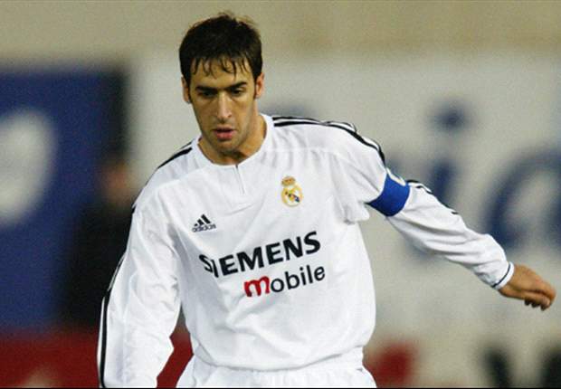 Raul visits Spain team in Qatar