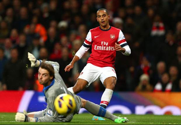 Walcott renova contrato com o Arsenal