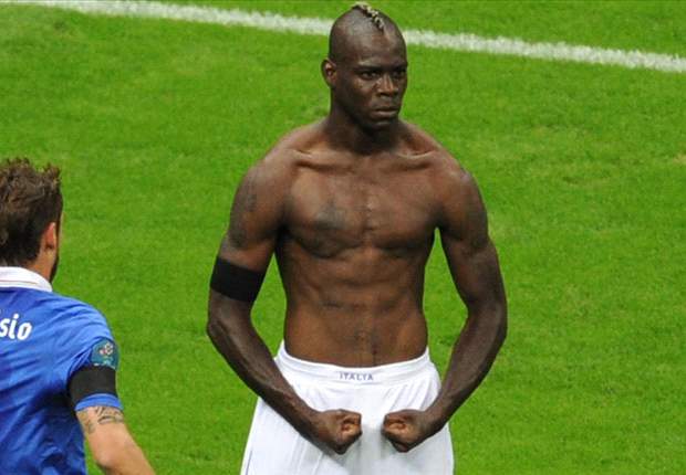 Extra Time: Balotelli commissions statue of himself