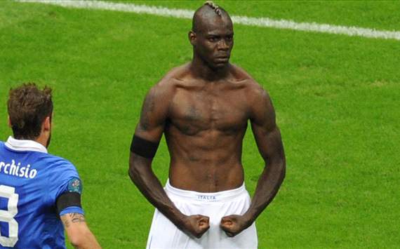 Extra Time: Balotelli commissions statue of himself
