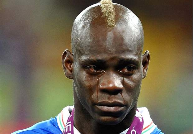 Balotelli will remain at Manchester City, claims agent 