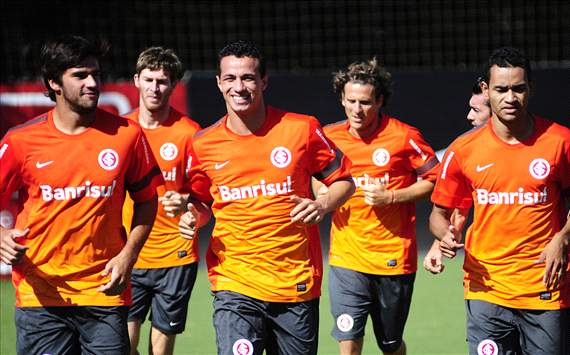 Elenco e nova comissão técnica colorada são apresentados no Beira Rio