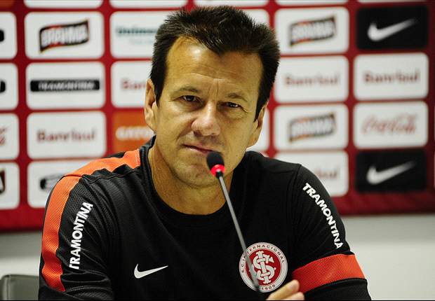 Seleção: Dunga elogia Felipão e critica comando de Mano Menezes