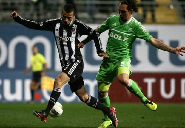 West Ham signs Pogatetz on loan until end of season