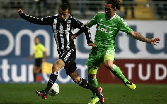 West Ham sign Pogatetz on loan until end of season