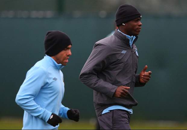 ANG - Tevez aide Balotelli