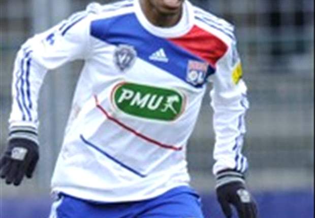 Lyon's Bastos agrees personal terms with Schalke