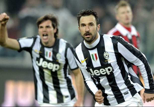 Vucinic e la tendinopatia, scatta l'allarme: "Ci vuole tempo per guarire". La Juventus al bivio: recuperarlo interamente o continuare a gestirlo?