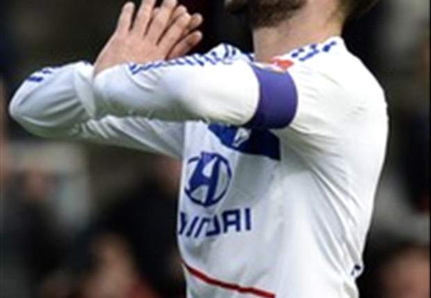 Olympique Lyonnais reject Juventus loan bid for Lisandro Lopez