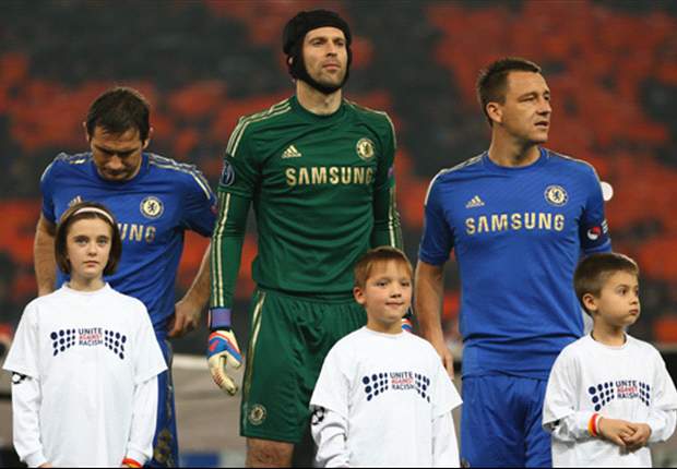 Chelsea keeper Cech ready to play through pain barrier
