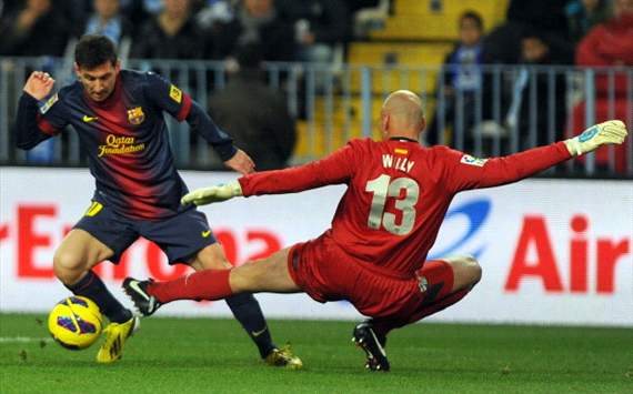 Lionel Messi, Willy Caballero - Málaga v FC Barcelona