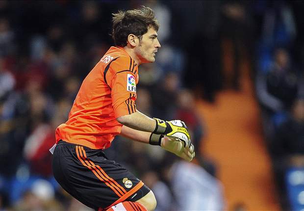 Casillas withdrawn injured in Valencia clash